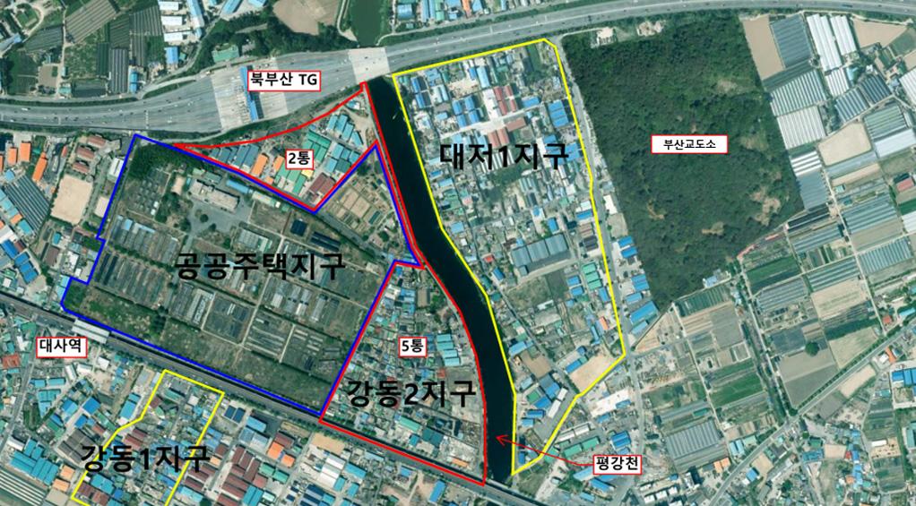 강동동 위성지도 이미지 - 강동동 왼쪽으로는 대사역, 강동1지구, 공공주택지구, 북부산TG, 2통, 대저1지구, 강동2지구, 부산교도소, 평강천 등이 있습니다.