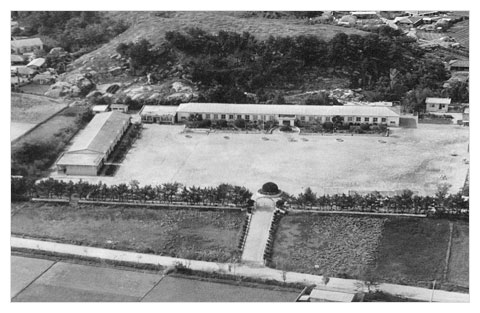 1960년대 덕도초등학교 전경 사진